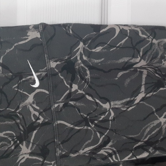 Nike Dri-Fit Capris - Picture 3 of 14